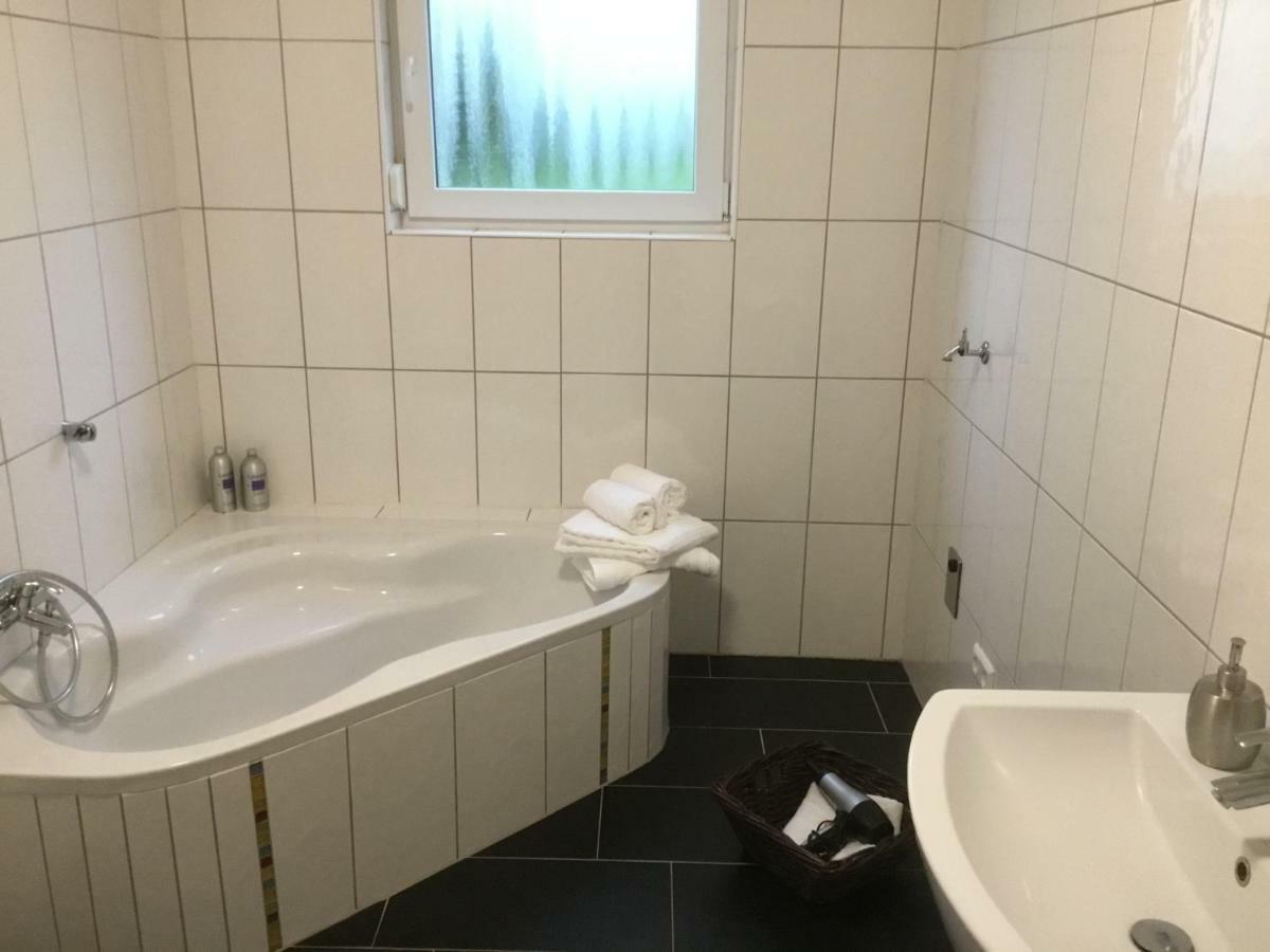 Ferienwohnungen Zum Hirschberg Санкт Вендел Екстериор снимка